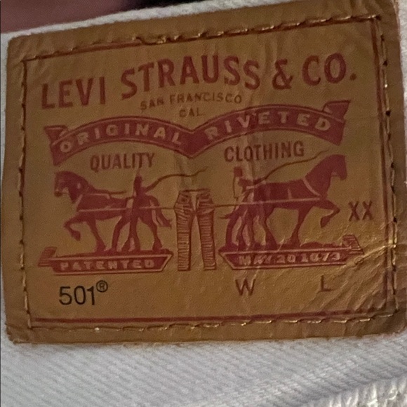 Levi's Cream Distressed Jean Shorts - Picture 4 of 5